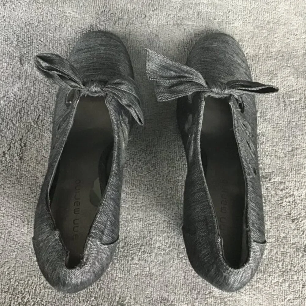 Ann Marino Ballet Toe Heels with Bow Sz 6M‎ Charcoal Gray Tear Drop Cut Outs